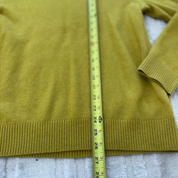 Calvin Klein Wool V-Neck Sweater Size Small - Picture 2 of 7